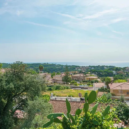 A Picturesque Wine House Now Refurbished Into In Holiday home