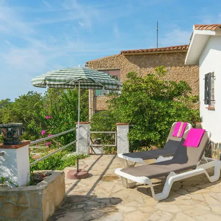 A Picturesque Wine House Now Refurbished Into In Holiday home *